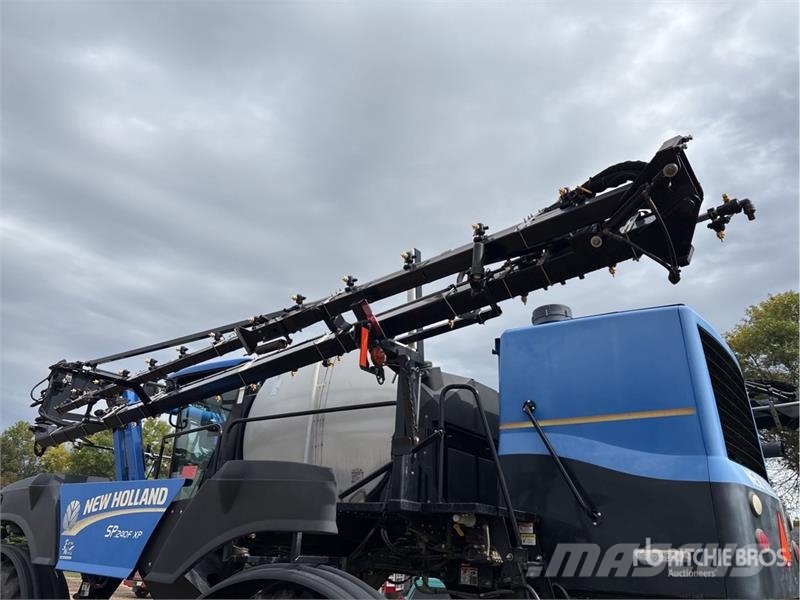 New Holland SP.240F XP 100 ft 4x4 High Clearance Self-Propelle Samohodne prskalice