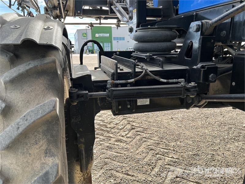 New Holland SP.275R 120 ft 4x4 High Clearance Self-Propelled S Itsekulkevat ruiskut