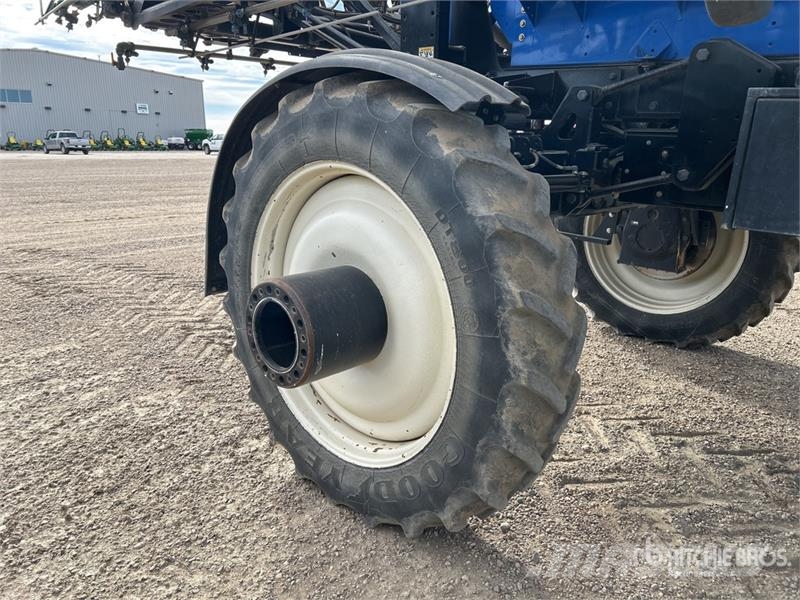 New Holland SP.275R 120 ft 4x4 High Clearance Self-Propelled S Itsekulkevat ruiskut