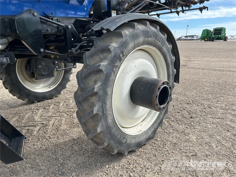 New Holland SP.275R 120 ft 4x4 High Clearance Self-Propelled S Itsekulkevat ruiskut