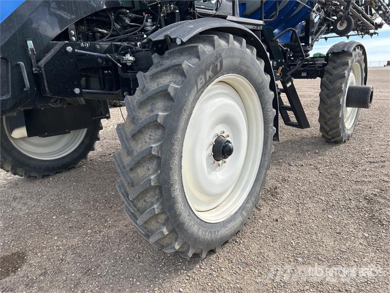 New Holland SP.275R 120 ft 4x4 High Clearance Self-Propelled S Itsekulkevat ruiskut