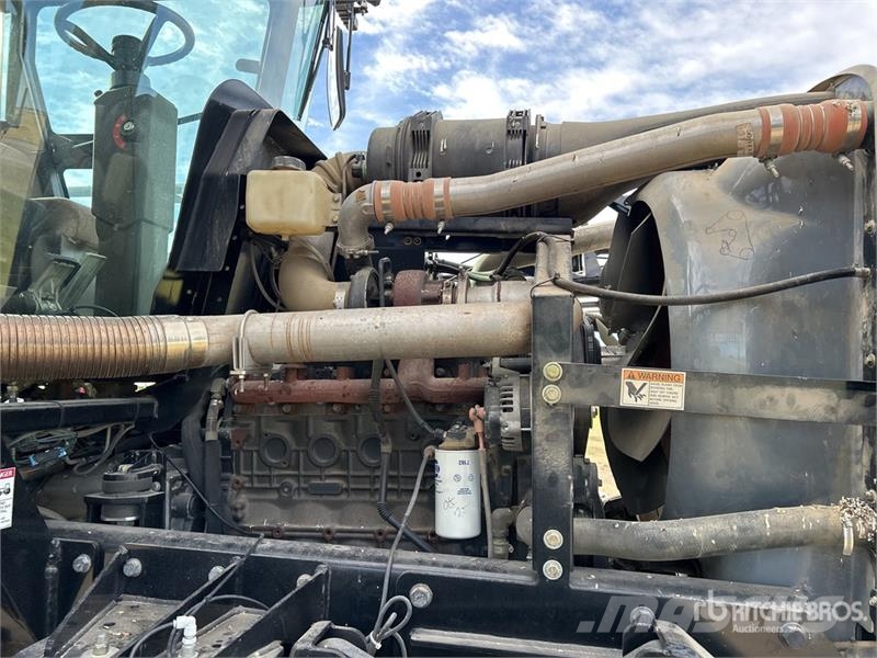 New Holland SP.275R 120 ft 4x4 High Clearance Self-Propelled S Itsekulkevat ruiskut