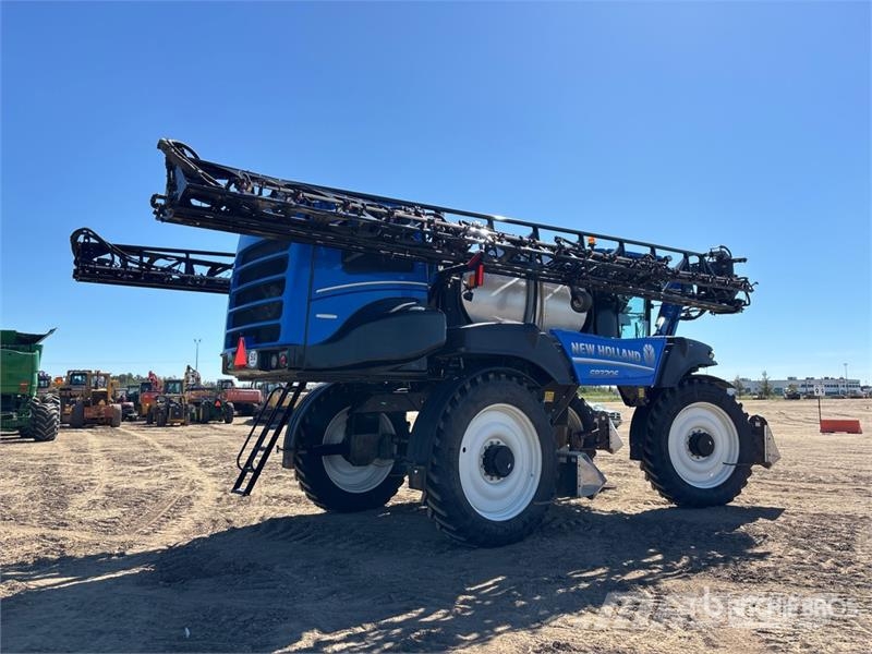 New Holland SP.370F 135 ft 4x4 High Clearance Self-Propelled S رشاشات ذاتية الحركة