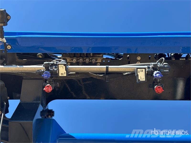 New Holland SP.370F 135 ft 4x4 High Clearance Self-Propelled S رشاشات ذاتية الحركة