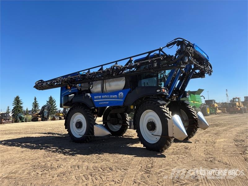 New Holland SP.370F 135 ft 4x4 High Clearance Self-Propelled S رشاشات ذاتية الحركة
