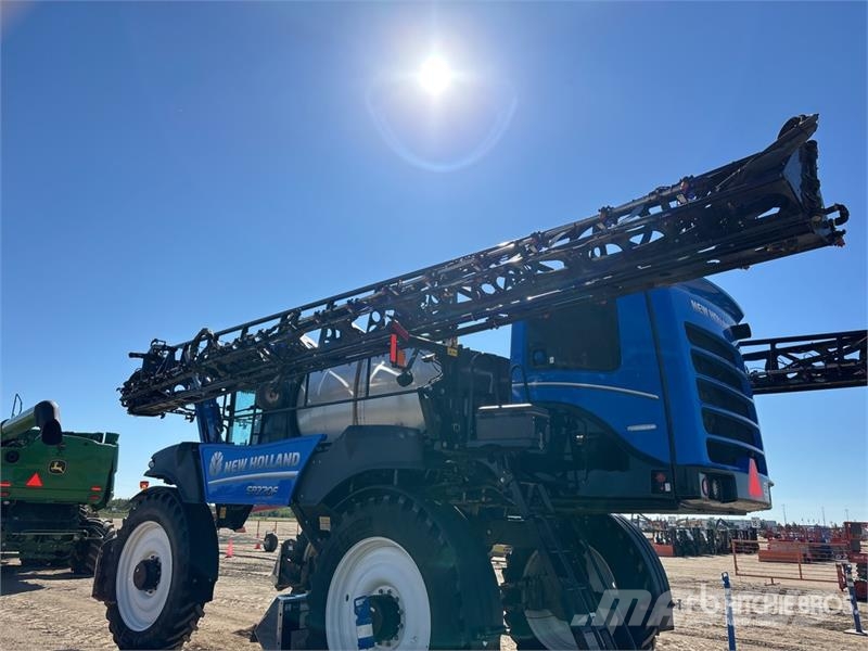 New Holland SP.370F 135 ft 4x4 High Clearance Self-Propelled S رشاشات ذاتية الحركة