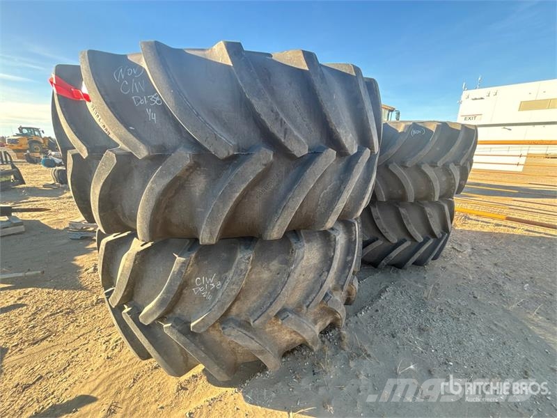 New Holland SP.370F 135 ft 4x4 High Clearance Self-Propelled S Selbstfahrende Sprühgeräte
