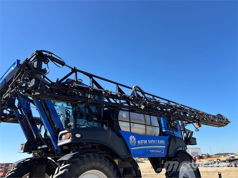 New Holland SP.370F 135 ft 4x4 High Clearance Self-Propelled S رشاشات ذاتية الحركة