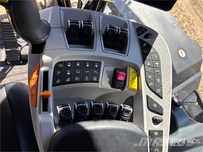 New Holland SP.370F 135 ft 4x4 High Clearance Self-Propelled S رشاشات ذاتية الحركة