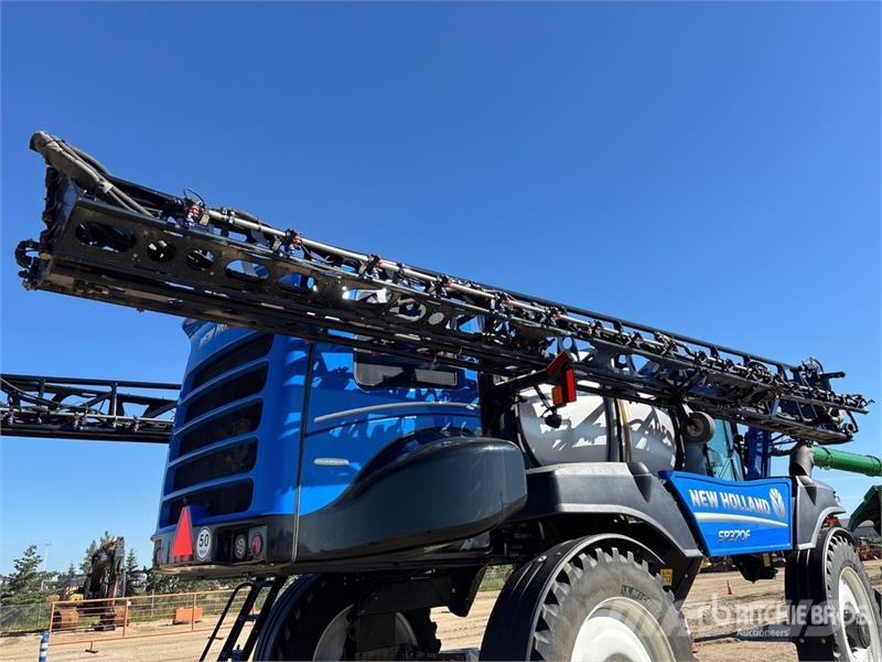 New Holland SP.370F 135 ft 4x4 High Clearance Self-Propelled S رشاشات ذاتية الحركة