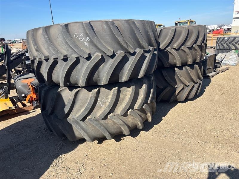 New Holland SP.370F 135 ft 4x4 High Clearance Self-Propelled S Samohodne škropilnice