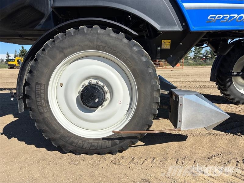 New Holland SP.370F 135 ft 4x4 High Clearance Self-Propelled S رشاشات ذاتية الحركة