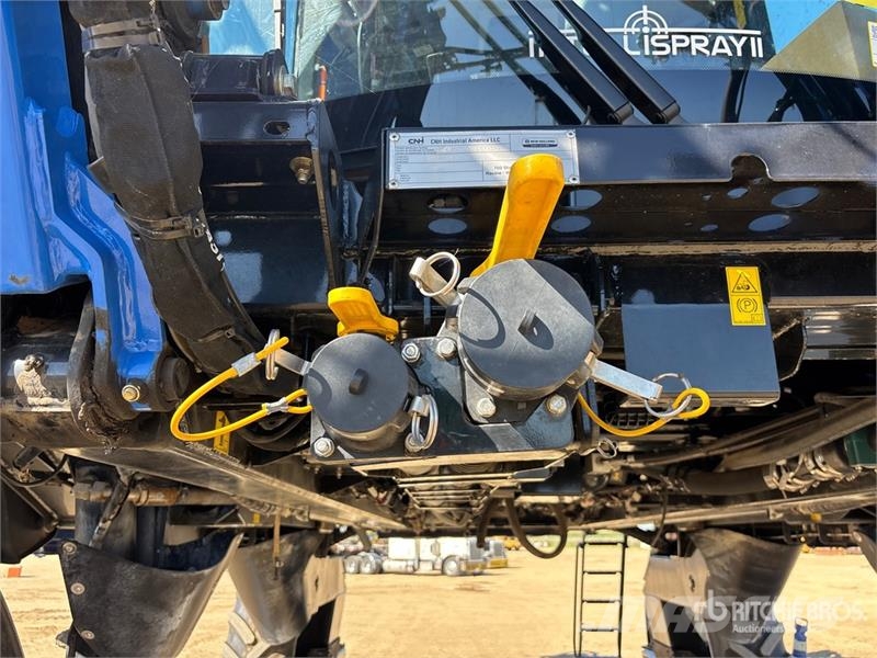 New Holland SP.370F 135 ft 4x4 High Clearance Self-Propelled S رشاشات ذاتية الحركة