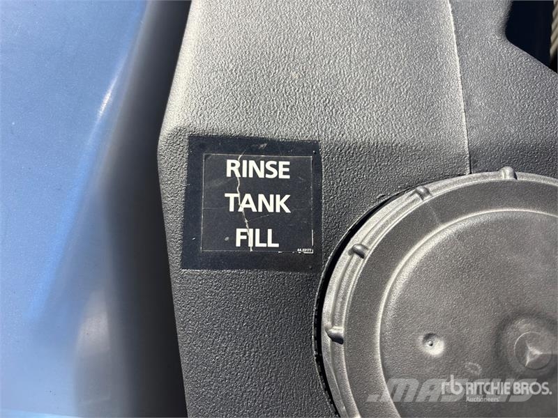 New Holland SP.370F 135 ft 4x4 High Clearance Self-Propelled S رشاشات ذاتية الحركة