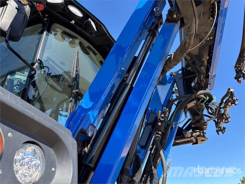 New Holland SP.370F 135 ft 4x4 High Clearance Self-Propelled S رشاشات ذاتية الحركة