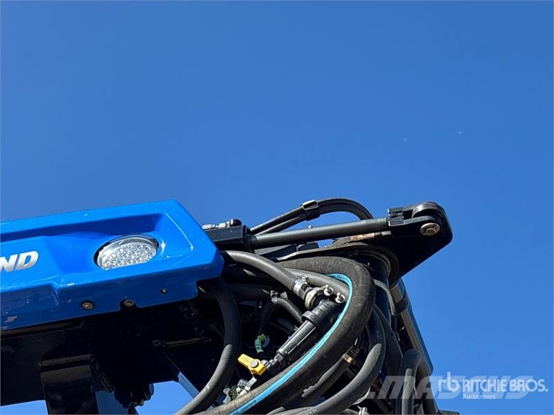 New Holland SP.370F 135 ft 4x4 High Clearance Self-Propelled S رشاشات ذاتية الحركة