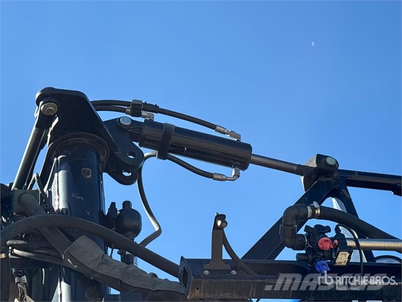 New Holland SP.370F 135 ft 4x4 High Clearance Self-Propelled S رشاشات ذاتية الحركة