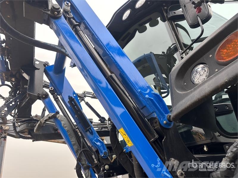 New Holland SP.410F 120 ft 4x4 High Clearance Self-Propelled S رشاشات ذاتية الحركة