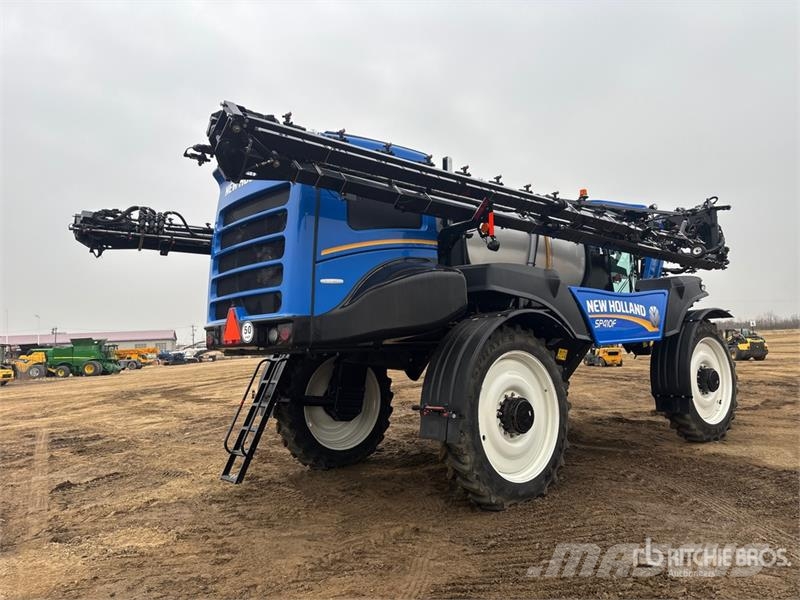 New Holland SP.410F 120 ft 4x4 High Clearance Self-Propelled S رشاشات ذاتية الحركة