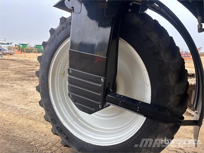 New Holland SP.410F 120 ft 4x4 High Clearance Self-Propelled S رشاشات ذاتية الحركة