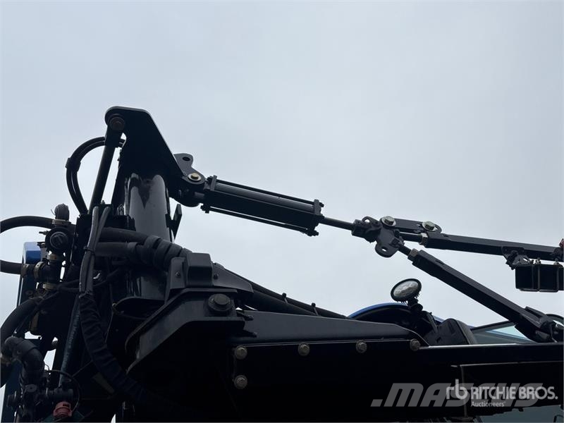 New Holland SP.410F 120 ft 4x4 High Clearance Self-Propelled S رشاشات ذاتية الحركة