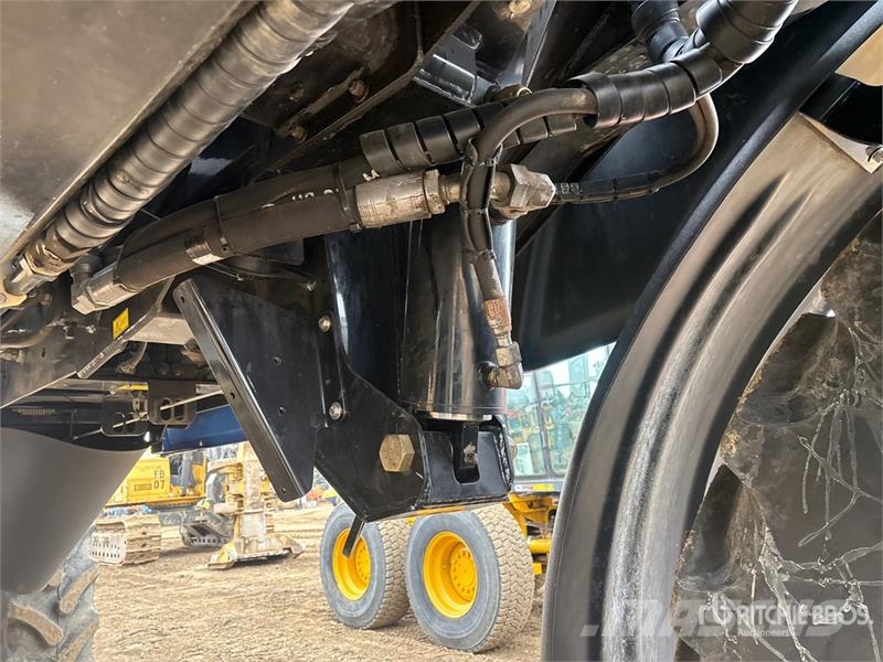 New Holland SP.410F 120 ft 4x4 High Clearance Self-Propelled S رشاشات ذاتية الحركة