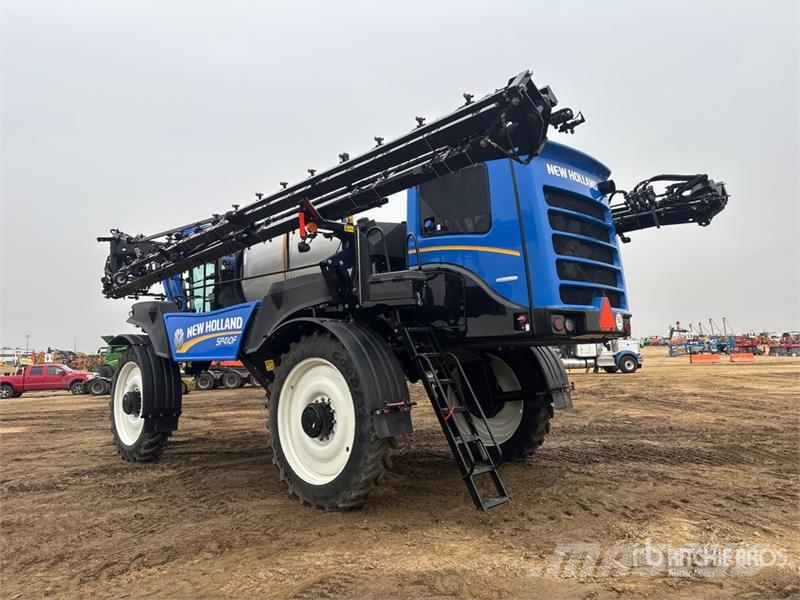 New Holland SP.410F 120 ft 4x4 High Clearance Self-Propelled S رشاشات ذاتية الحركة
