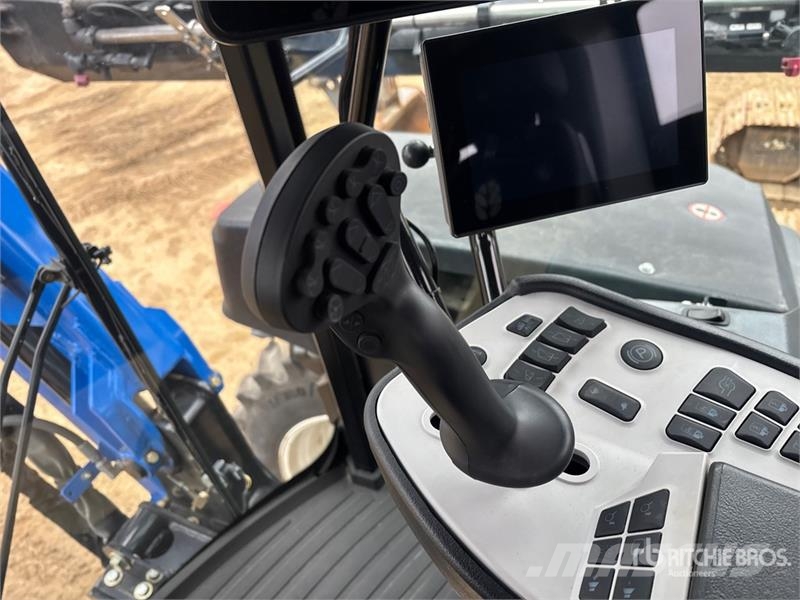 New Holland SP.410F 120 ft 4x4 High Clearance Self-Propelled S رشاشات ذاتية الحركة