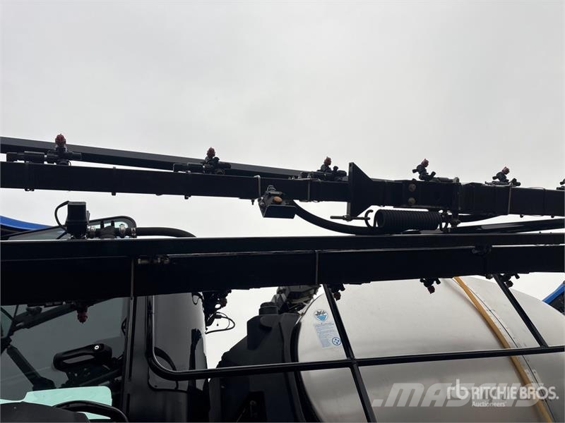 New Holland SP.410F 120 ft 4x4 High Clearance Self-Propelled S رشاشات ذاتية الحركة