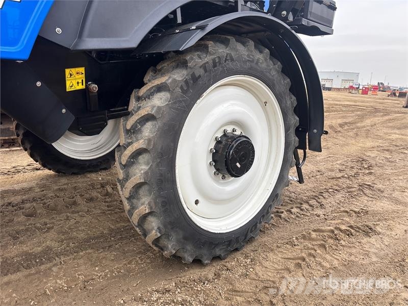 New Holland SP.410F 120 ft 4x4 High Clearance Self-Propelled S رشاشات ذاتية الحركة