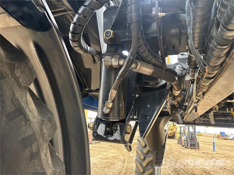New Holland SP.410F 120 ft 4x4 High Clearance Self-Propelled S رشاشات ذاتية الحركة