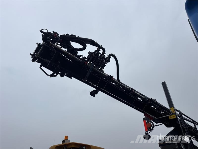 New Holland SP.410F 120 ft 4x4 High Clearance Self-Propelled S رشاشات ذاتية الحركة