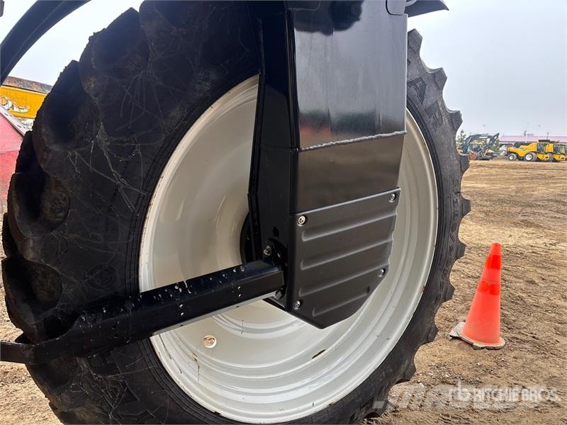 New Holland SP.410F 120 ft 4x4 High Clearance Self-Propelled S رشاشات ذاتية الحركة