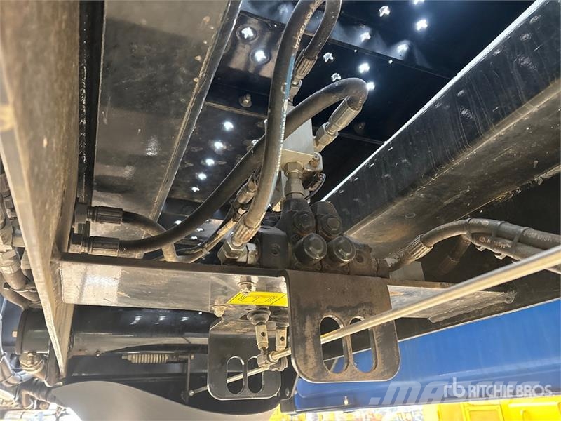 New Holland SP.410F 120 ft 4x4 High Clearance Self-Propelled S رشاشات ذاتية الحركة