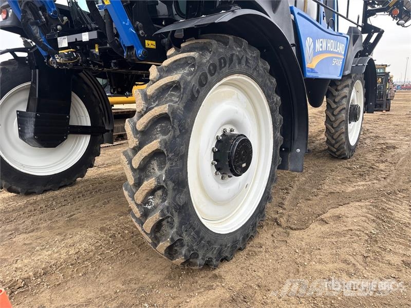 New Holland SP.410F 120 ft 4x4 High Clearance Self-Propelled S رشاشات ذاتية الحركة