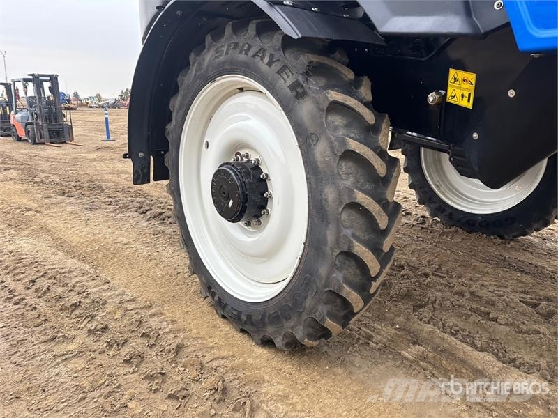 New Holland SP.410F 120 ft 4x4 High Clearance Self-Propelled S رشاشات ذاتية الحركة