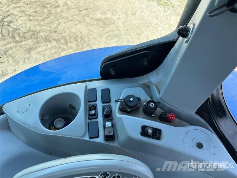 New Holland T7.230 4WD Tractor 트랙터