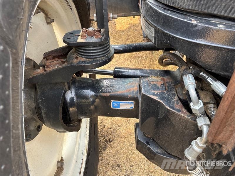 New Holland T8020 4WD Tractor Traktoriai