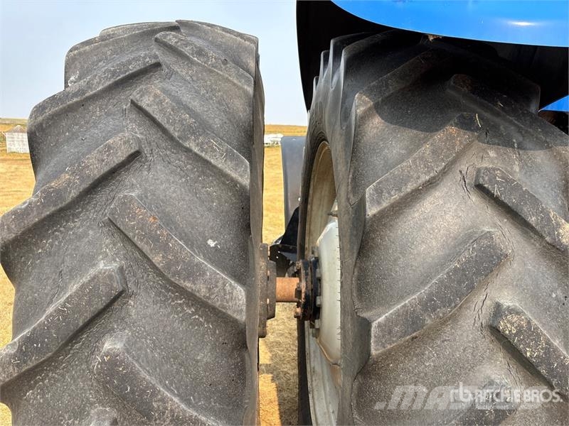 New Holland T8020 4WD Tractor Traktoriai