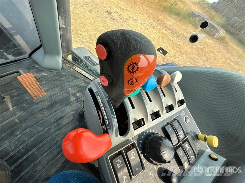New Holland T8020 4WD Tractor Traktoriai