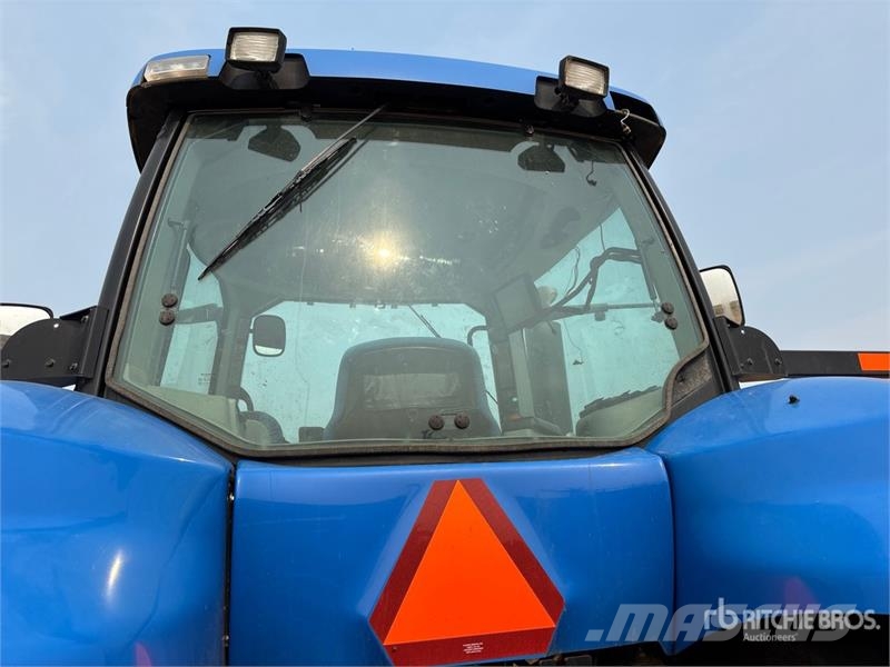 New Holland T8020 4WD Tractor Traktoriai