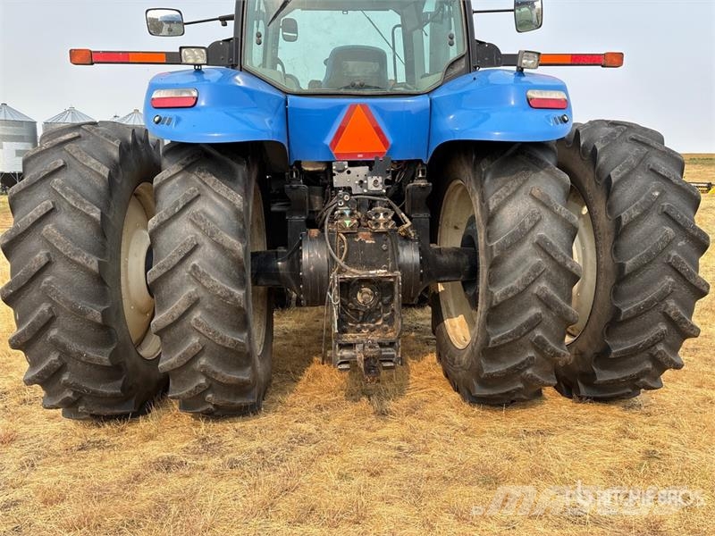 New Holland T8020 4WD Tractor Traktoriai