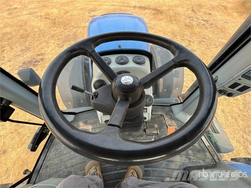 New Holland T8020 4WD Tractor Traktoriai