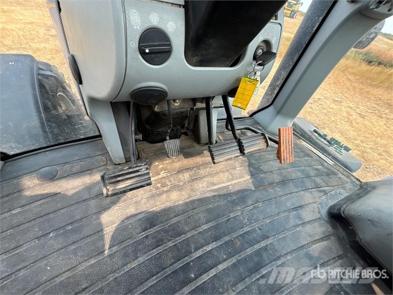 New Holland T8020 4WD Tractor Traktoriai