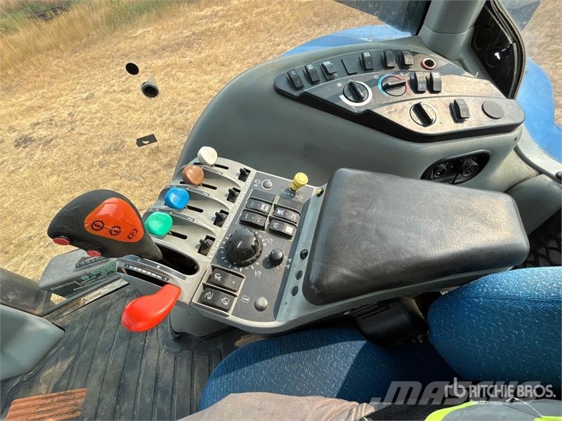 New Holland T8020 4WD Tractor Traktoriai