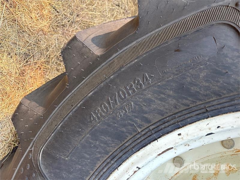 New Holland T8020 4WD Tractor Traktoriai