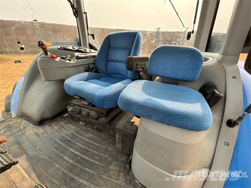 New Holland T8020 4WD Tractor Traktoriai