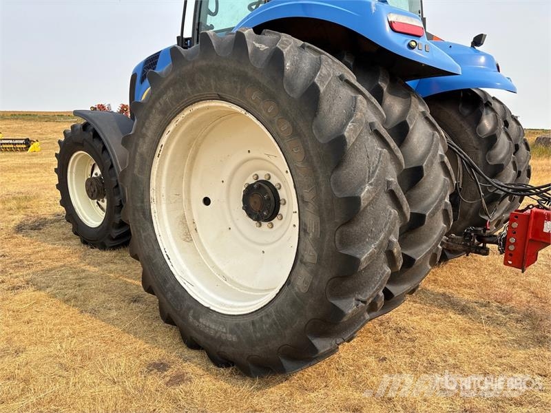 New Holland T8020 4WD Tractor Traktoriai