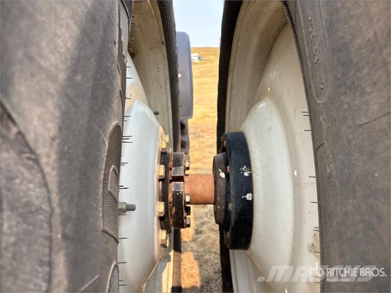 New Holland T8020 4WD Tractor Traktoriai