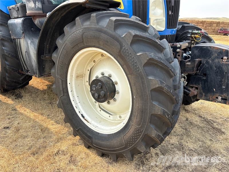New Holland T8020 4WD Tractor Traktoriai